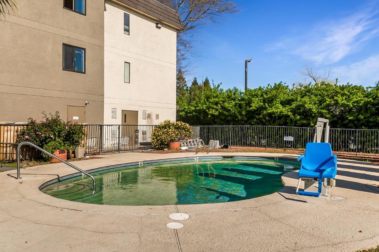 Sutter Inn Yuba City Eksteriør billede